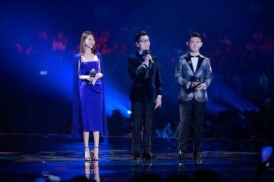 跨年最美主持人张纯烨,这腿太逆天